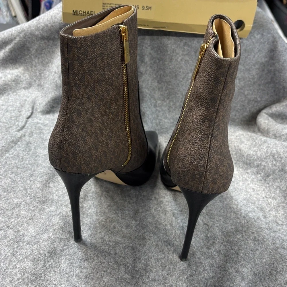 MICHAEL MICHAEL KORS Rue stiletto Logo and Leather boot 9.5